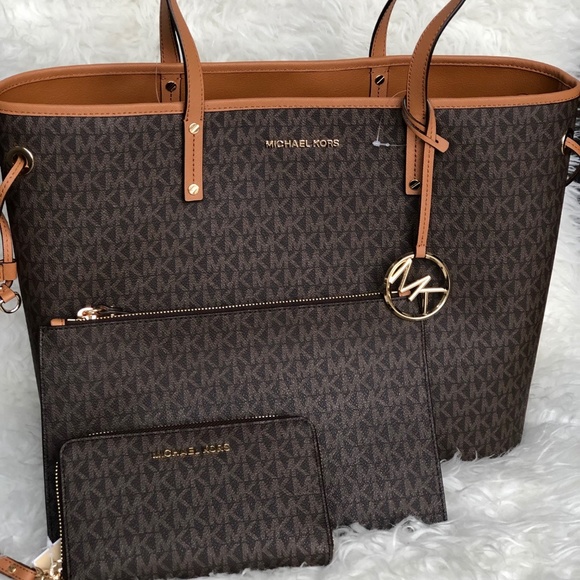 Michael Kors Handbags - Michael Kors Drawstring Brown Acorn Tote Set